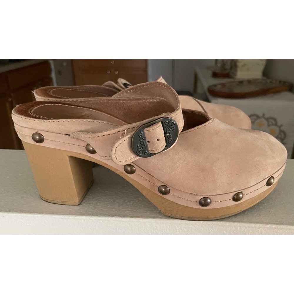 Sbicca Light Tan Studded Clogs Block Heel Suede, Size 38 or US 7.5